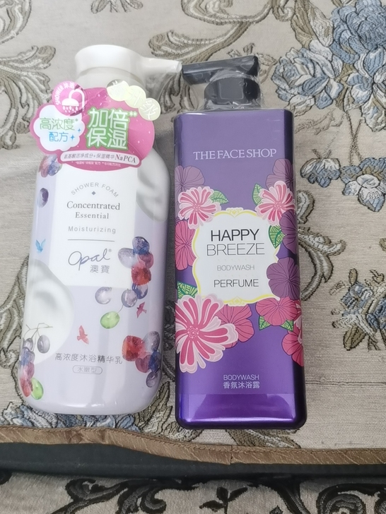 菲诗小铺沐浴露,澳宝精华乳,全新,同城自提...