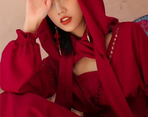 三亚红色连衣裙女海边度假民族风沙滩裙沙漠长...