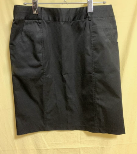 大码黑色中裙 内外细节如图。没穿过。无吊牌...