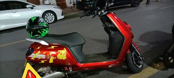 红色,72V ,跑50公里以上,可小刀,2...