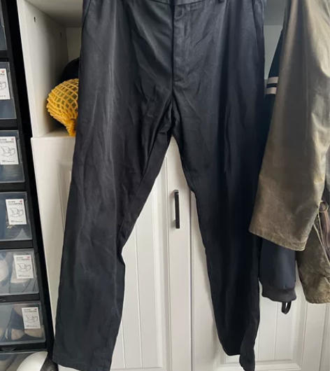 COS 男士休闲裤50 黑色，不是纯黑的那...