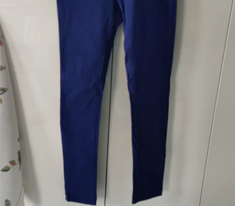 宝蓝色小脚裤铅笔裤衣服，腰围66.商场里2...