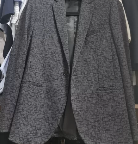 男士西服含羊毛XL，全新未穿，口袋线都没有...