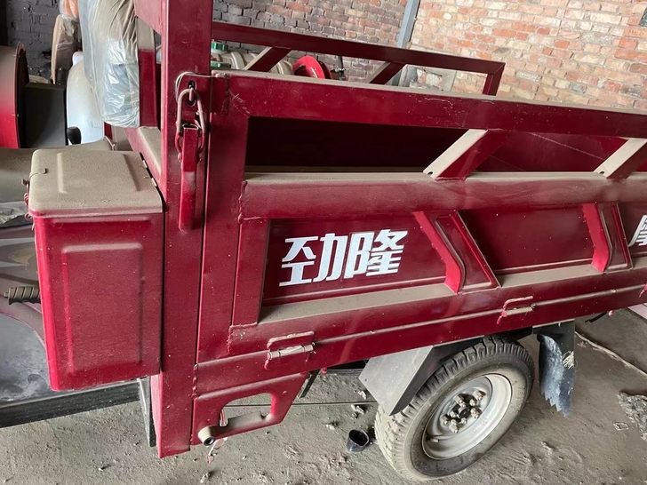 处理库存劲隆三轮摩托车一台