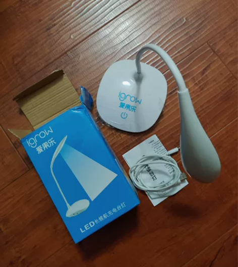 爱果乐学习护眼灯，全新，有线充电，无线使用...