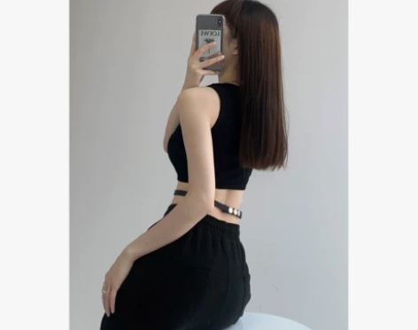 欧美风潮酷女孩露脐绑带上衣短款无袖背心设计...