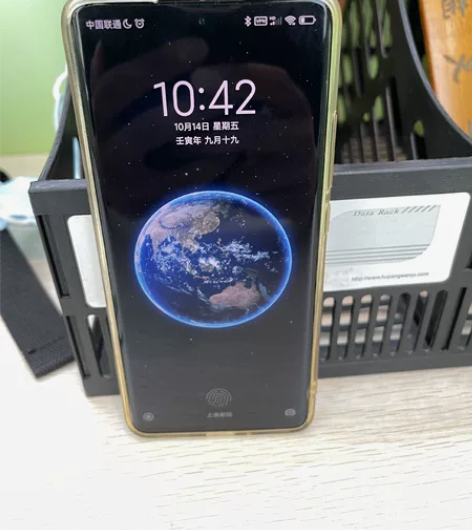 朋友送了台14,自用小米12转让,轻微使用...