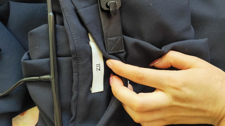 一件藏青色的阔腿裤，全新的，L 码的。