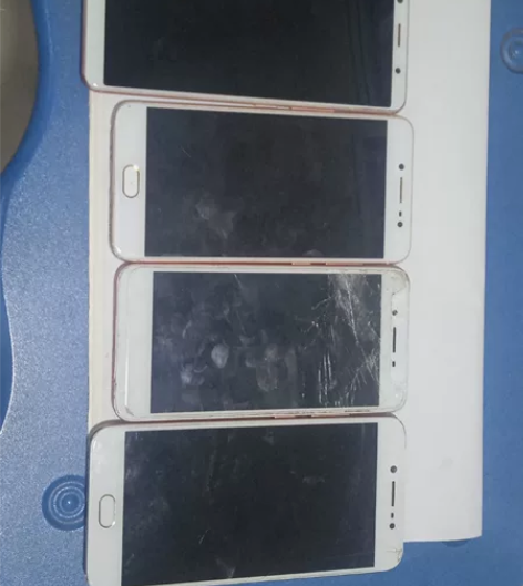 vivo手机，四台，型号分别是x20/Y5...