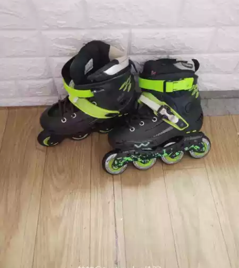 全新轮滑鞋成人溜冰鞋旱冰鞋单排轮滑鞋全新的...