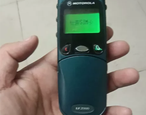 摩托罗拉手机开机！老手机！ 感兴趣的话点“...