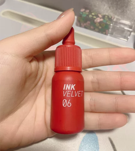 菲丽菲拉墨水唇釉06熟柿子红使用过4次左右...