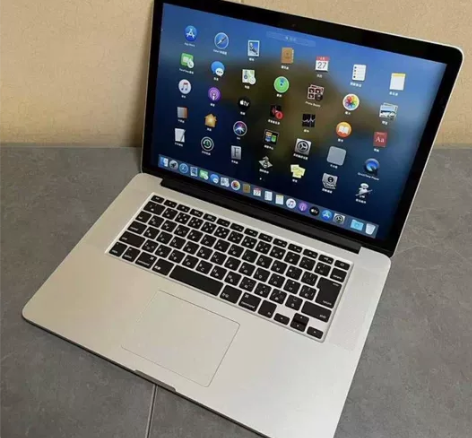 女生转让 i7苹果笔记本电脑 15寸视网膜...