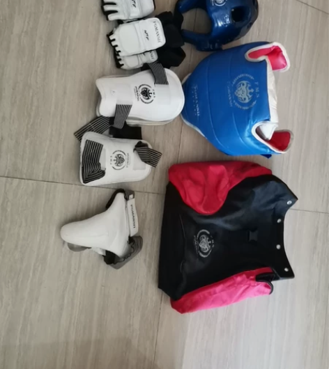 跆拳道护具，少了一个护手，其他都在，1号L...
