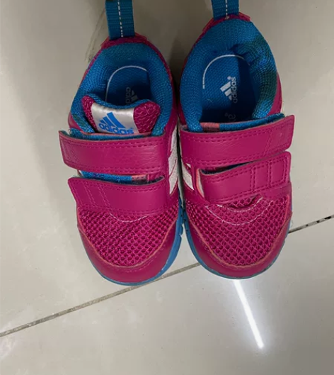 阿迪 运动鞋 很新，没穿几次，内长12cm...