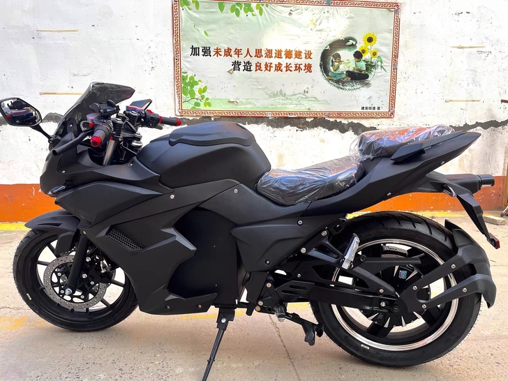 七月初买的现在在家里吃灰,锂电池充满一次能...