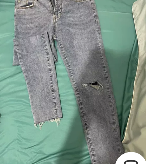 破洞牛仔裤女2021年春季新款高腰显瘦百搭...