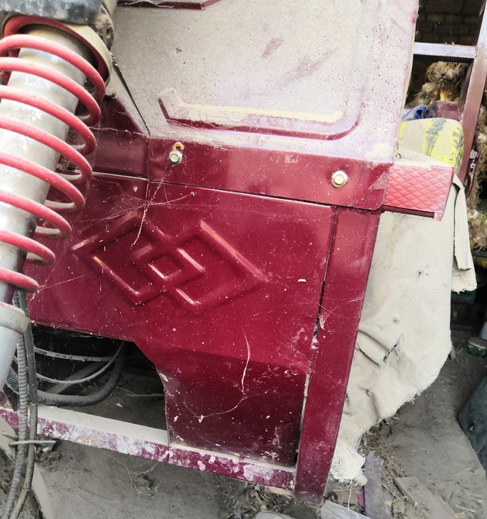 台湾三阳全燃油摩托车，样式类似于图六。家里...
