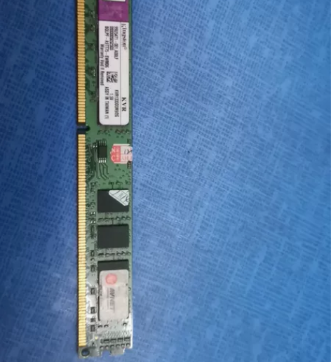 金士顿ddr3 2g 内存条，只有一个 感...