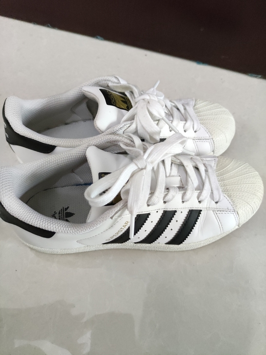 Adidas板鞋37，内长230，正品正品...