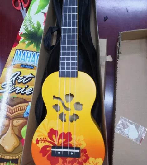 全新尤克里里，低价处理。每款一个 感兴趣的...