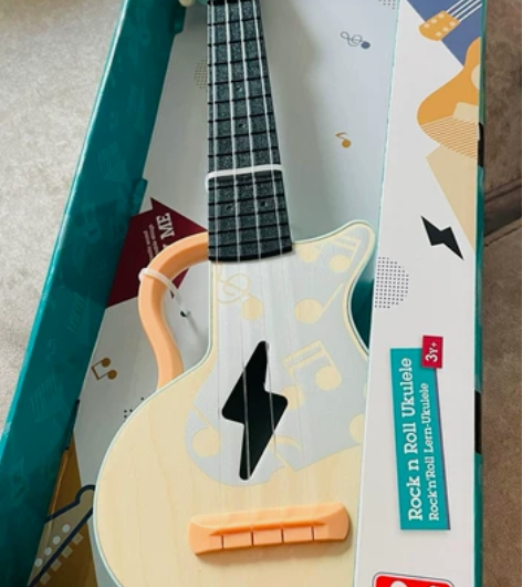 全新！！品牌正品摇滚风儿童尤克里里，原包装...
