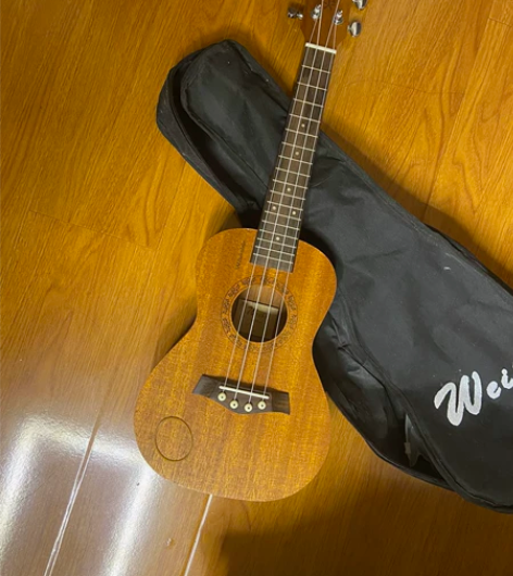 尤克里里 23寸  全新 感兴趣的话点“我...