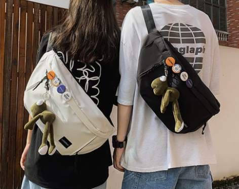 【狂欢价】潮牌斜挎包男运动挎包大容量休闲百...