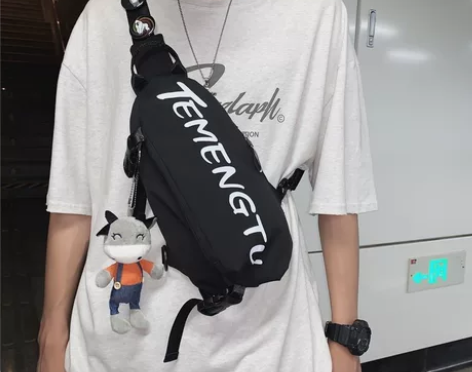 腰包潮牌男士胸包日系简约轻便单肩小背包女休...