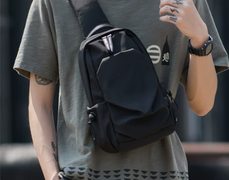 HK胸包男士运动休闲斜挎包潮牌单肩包青年2...