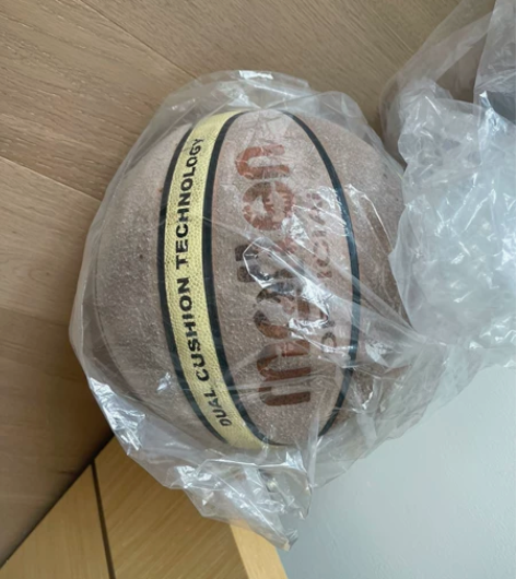 摩腾成人篮球，没怎么用，放置很长时间，拿出...