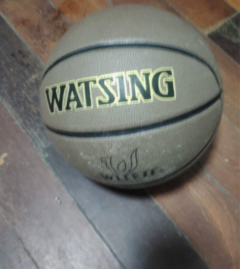 闲置一个篮球，买回来用了一个星期 感兴趣的...