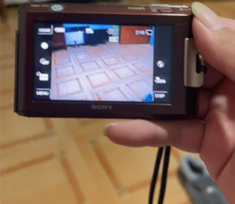 索尼T77相机，朋友送的，没有充电器，不会...