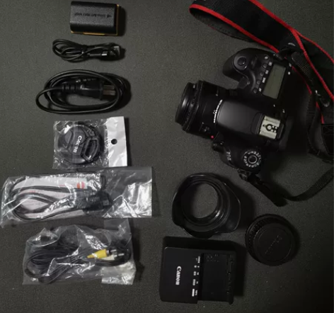 佳能单反相机60D，八九成新，买来都没太多...