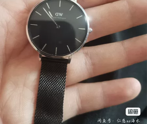 出一块DW手表，成色如图还很新 感兴趣的话...