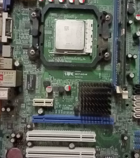 AMD，二线主板七彩虹电池坏的也无所谓AM...