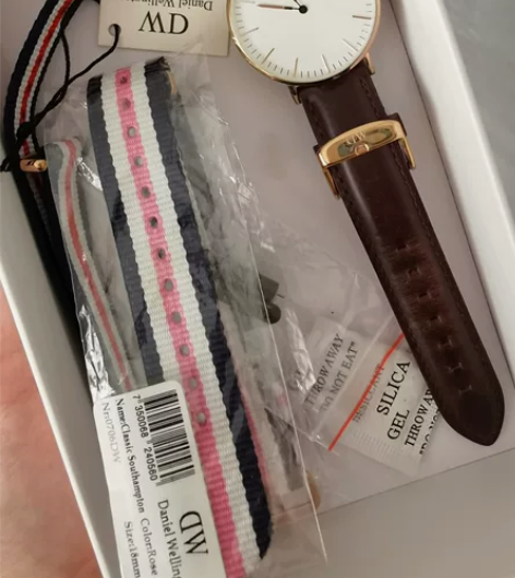 DW手表旗舰店购入 还额外在旗舰店购入了纯...