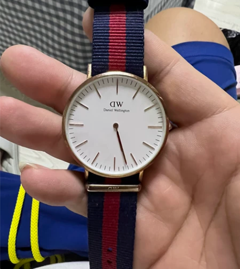 dw 男表超薄   送一个黑皮带 感兴趣的...