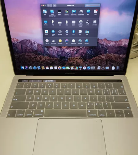 个人使用一手苹果13英寸MacBook P...