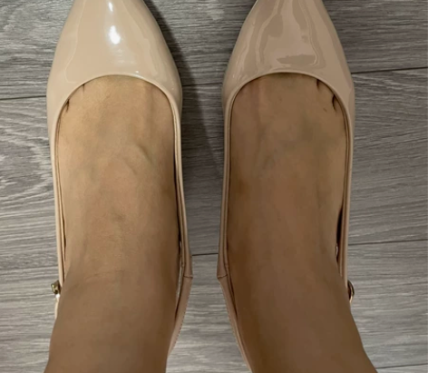 大东，裸色单鞋，八成新，38码。 裸色百搭...