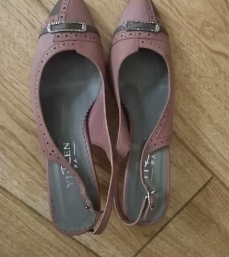 全新裸粉色凉单鞋适合38码的脚  55包邮...