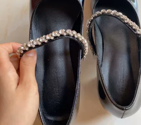 水钻玛丽珍鞋 34码 跟四五厘米吧 便宜了...