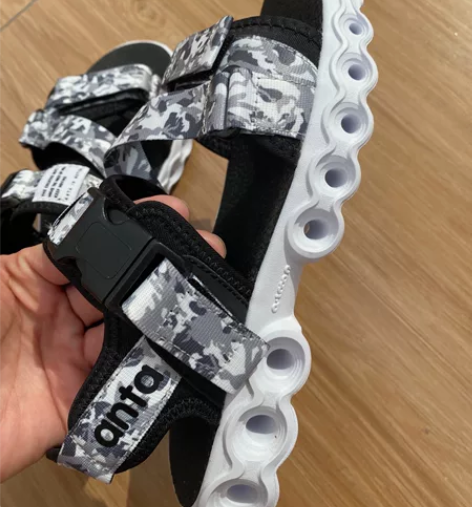 安踏男童夏款鞋，上脚试穿过一次，细节可以看...