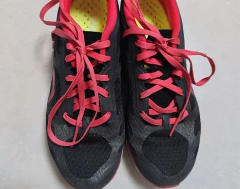 李宁全网眼跑鞋36码 娃的脚长得太快，没穿...