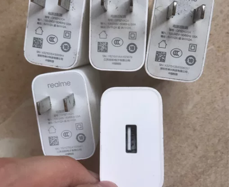 真我18W充电头、正品原装  参考图片并不...