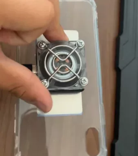 自己纯手工DIY的半导体手机散热器，真结冰...