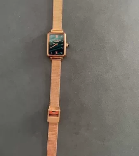 京东上给老婆买的生日礼物，经典手表，LOL...