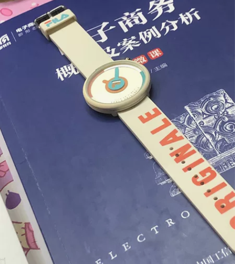 斐乐手表 图三是瑕疵处介意勿拍