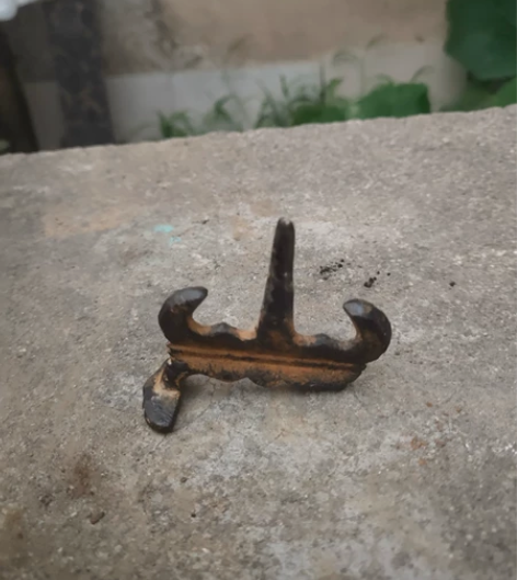 老的山型毛笔架，老残，还能站住凑合用，需要...