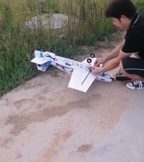 遥控飞机330水星航模吊机锂电池水面上的霸...